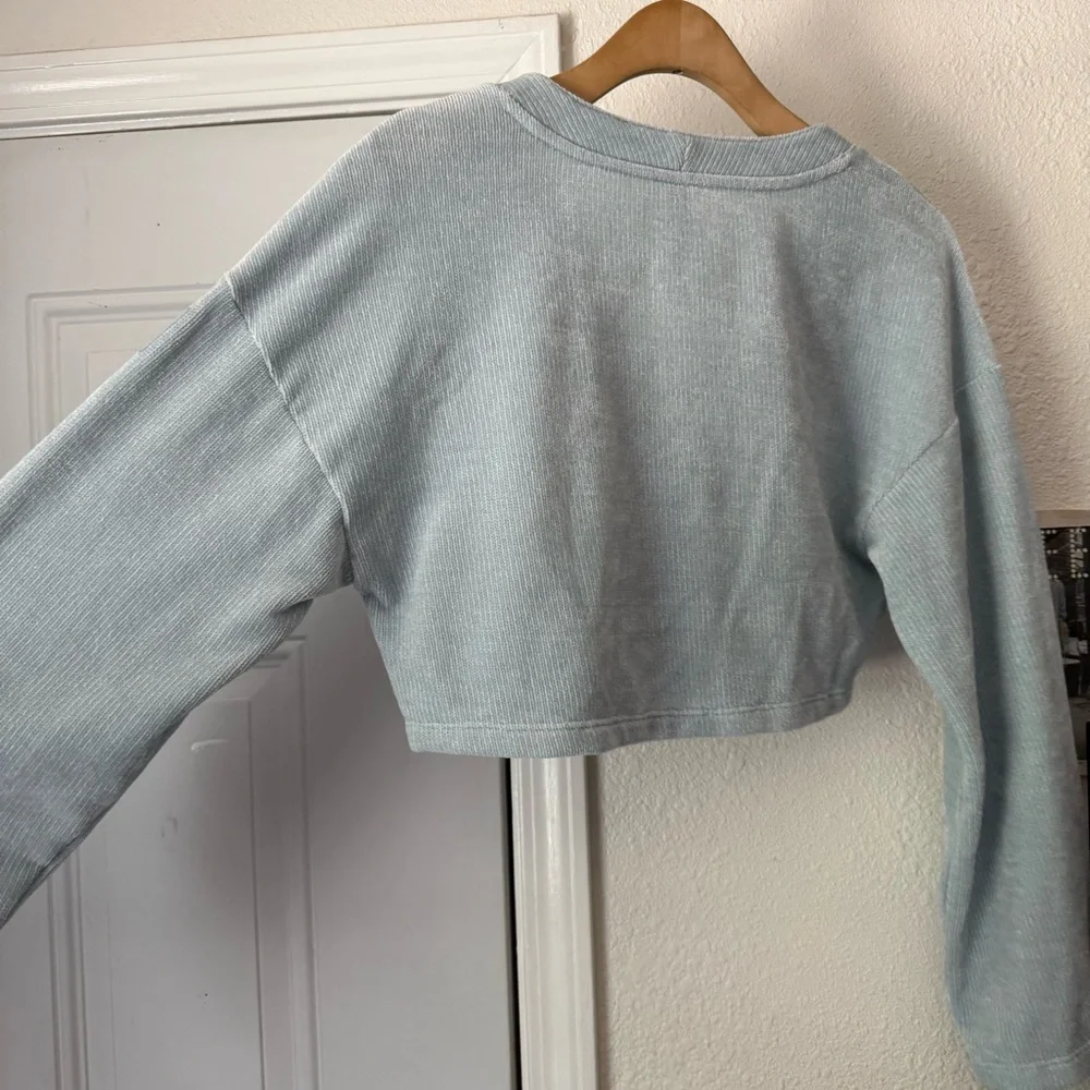ALO Yoga Cropped V-Neck Button Cardigan in Light Blue